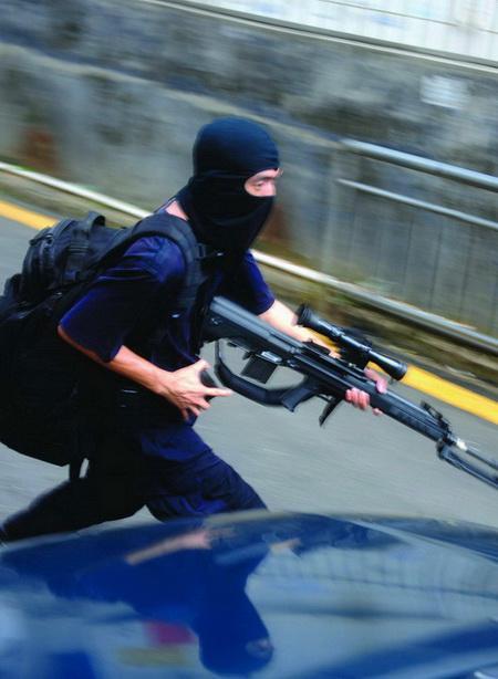 人质事件中的深圳特警狙击手