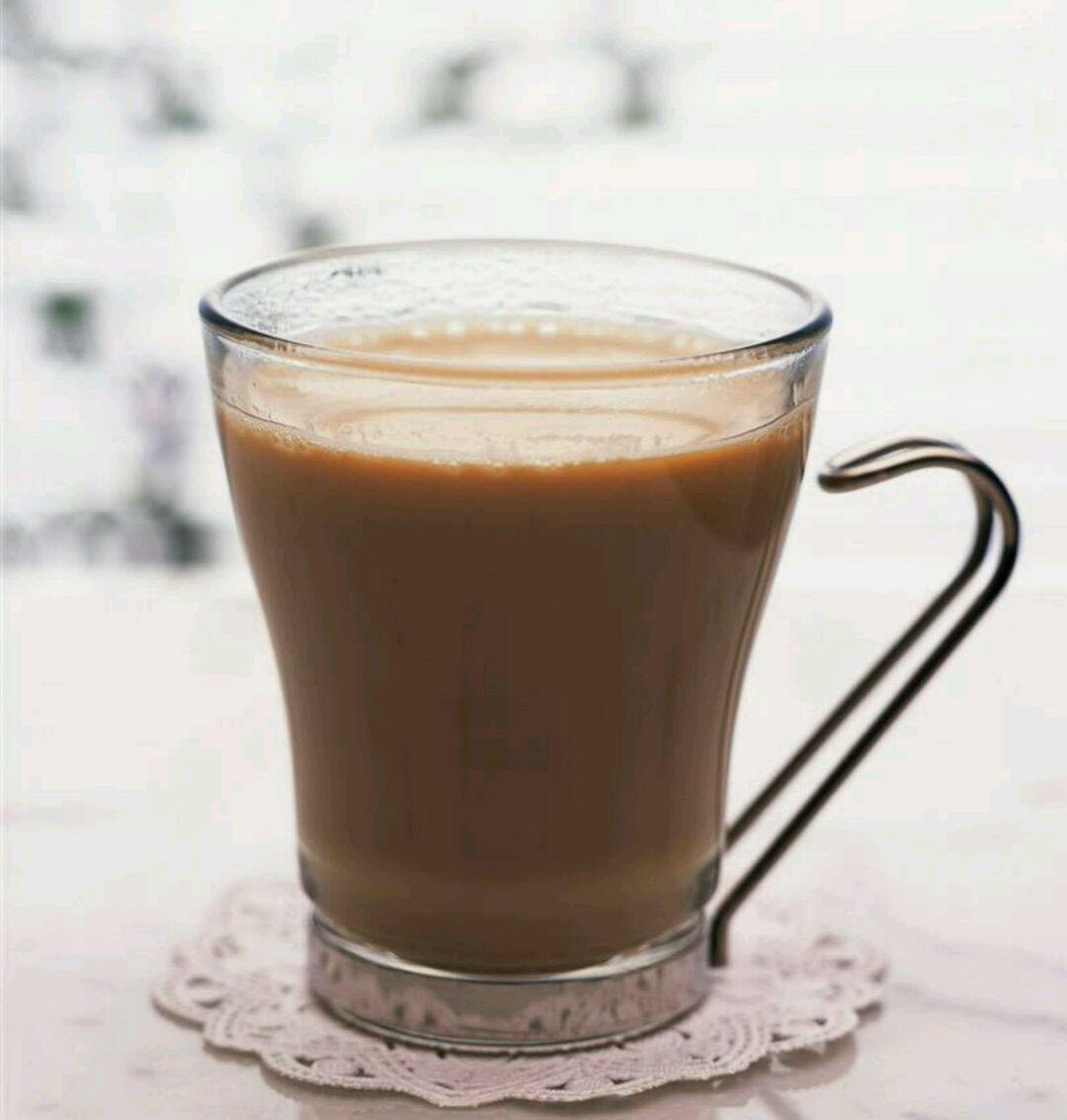 奶茶[牛奶和红茶的混合饮品]